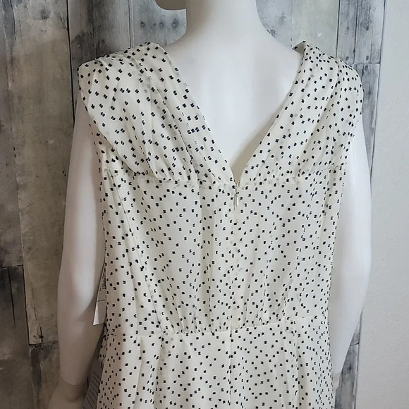 Maggy London LEAH EMPIRE WAIST Midi Dress - Picture 7 of 11